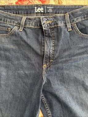 NWOT Lee Regular Fit Women's Midrise Blue Denim Capri Jeans Plus Size